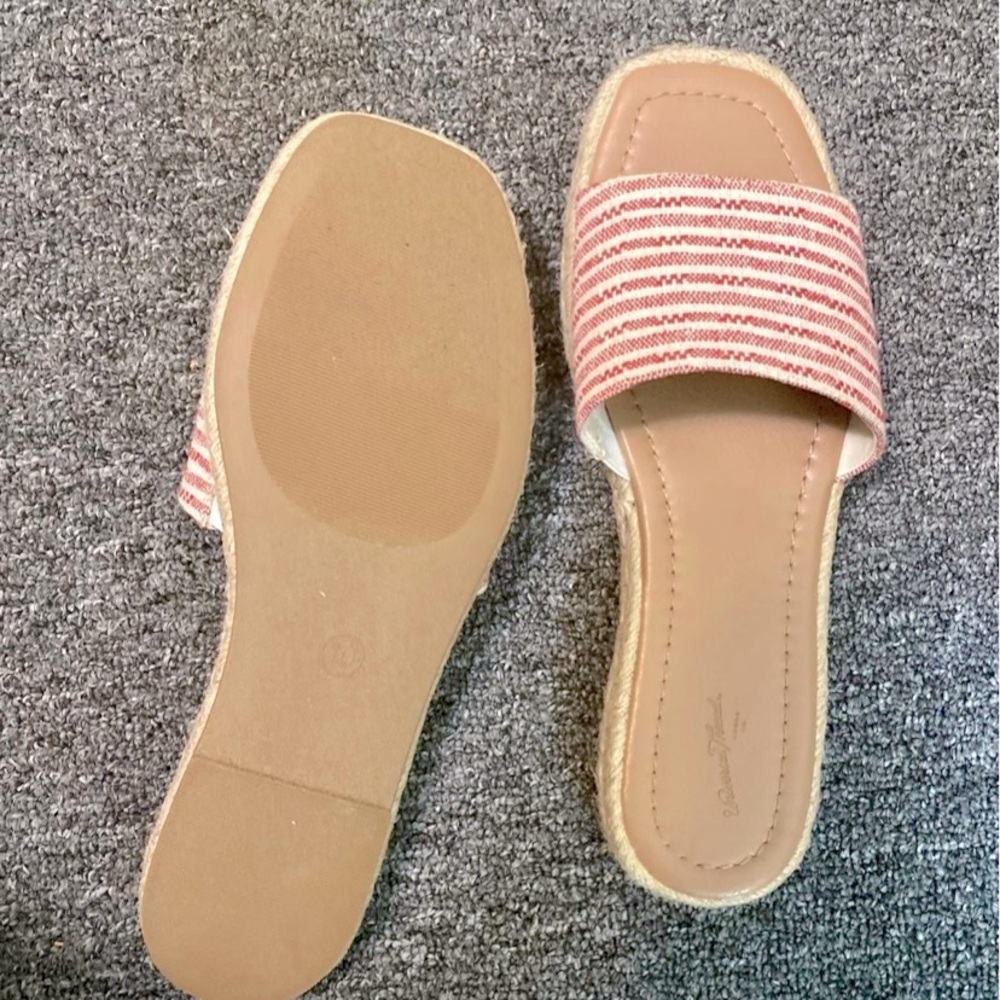 Universal Thread Flip Flops - Picture 2 of 3
